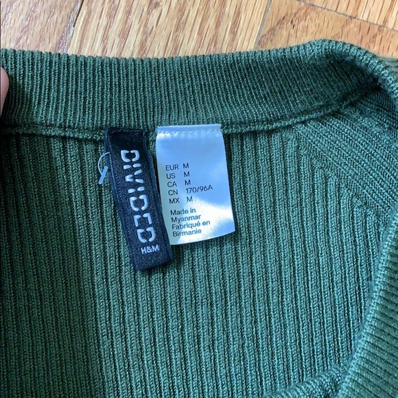 tight green tee shirt - Picture 3 of 3